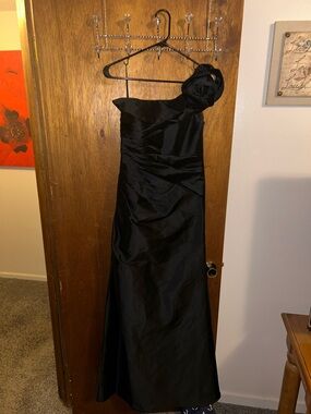 Black One-Shoulder Evening Dress with Floral Shoulder Detail